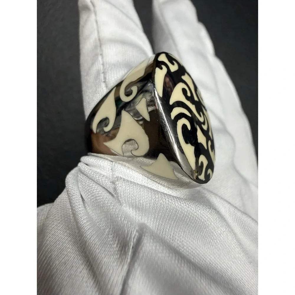 Beautiful Open Work Band Ring Size 6-